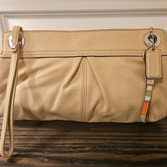 Coach Cream Wristlet Clutch - Picture 1 of 10